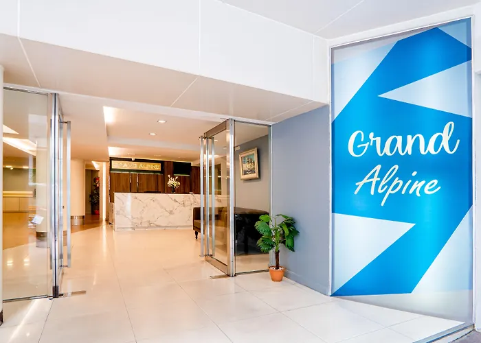 Отель Grand Alpine